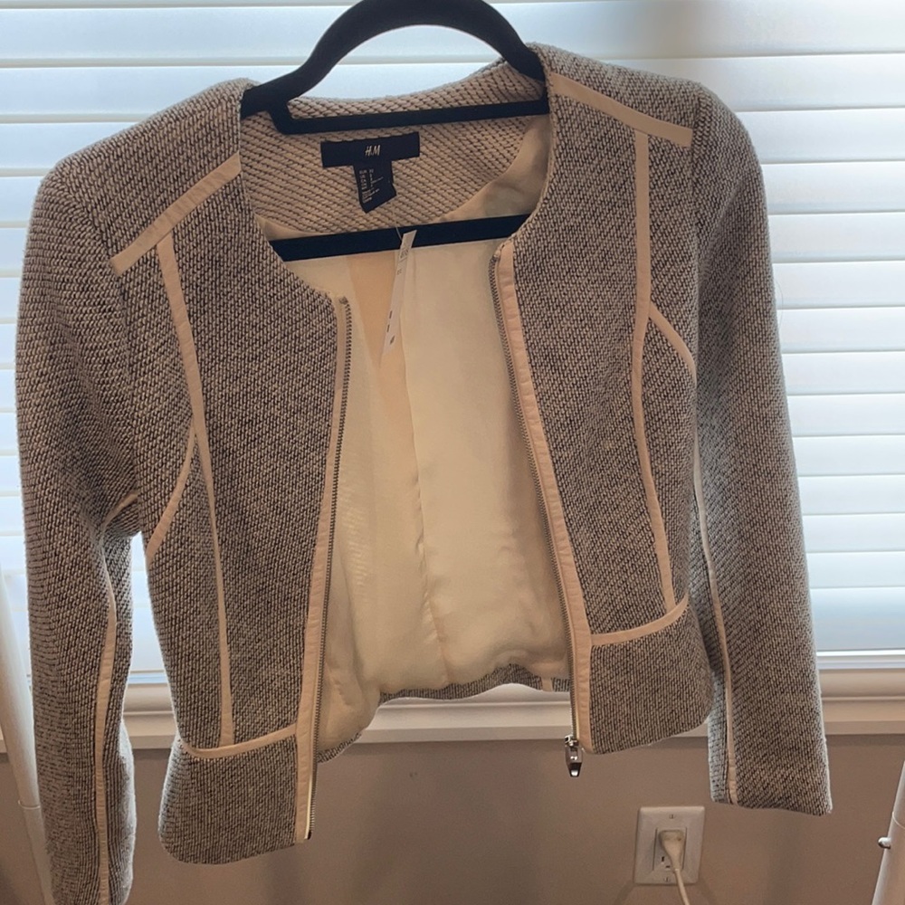 Light weight zip up blazer